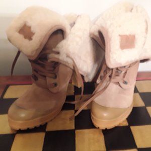 Phillip Simon Kevoik shearling fur lined size 8 heeled boots in camel color